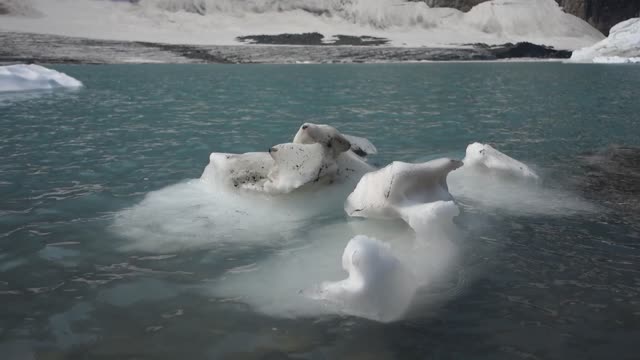 SMALL ICEBERG AT GRINNELL GLACIER