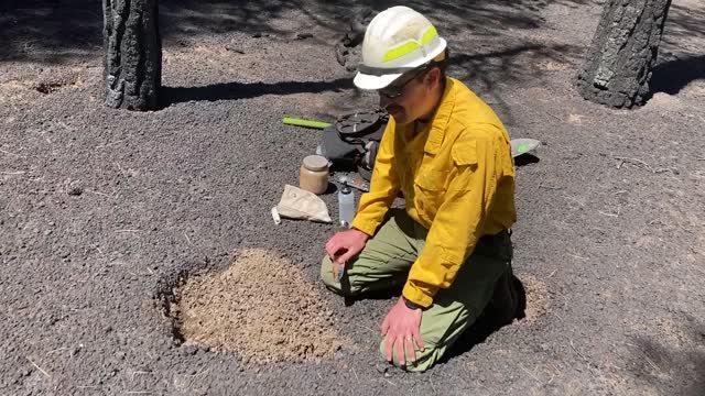 TunnelFireBAER_20220430_soilscientistrobballardexplainsburnseverityprocess_DickFleishman