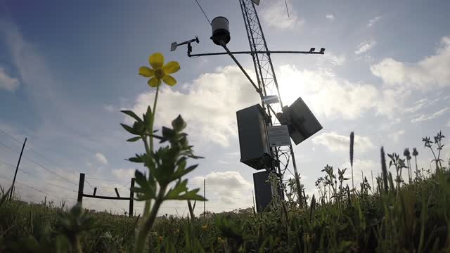 20140403-OC-LSC-27270Weather Station