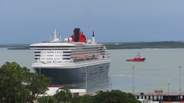 Queen Mary 2 Darwin
