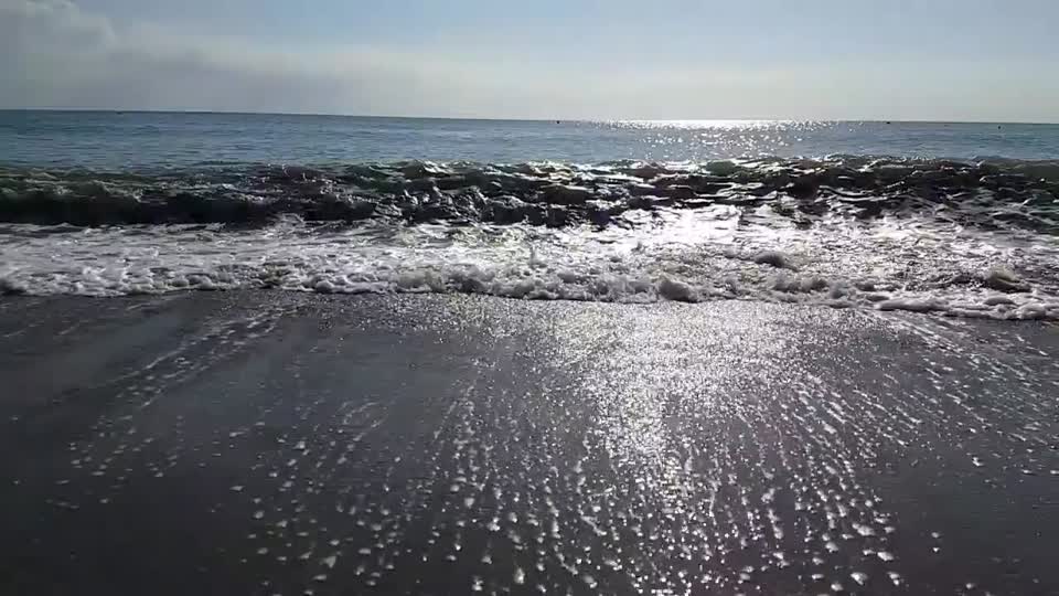 slow motion waves - 720p