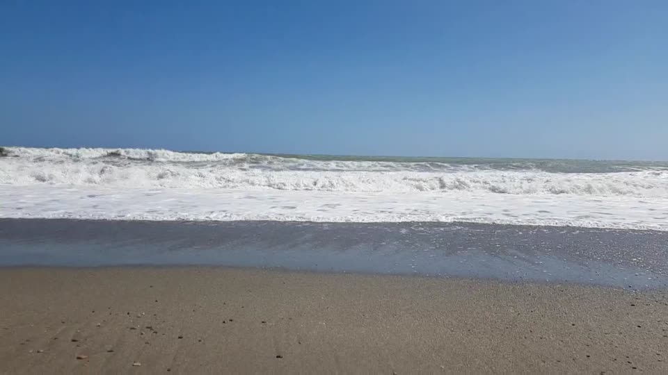 slow motion waves - 720p_00003