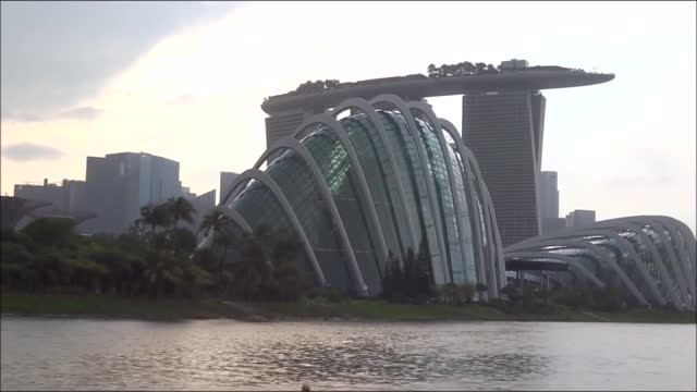 Video: Marina Barrage 10th anniversary free river cruise at marina bay