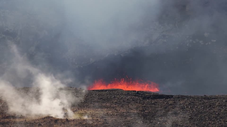 Vidoe of spattering lava lake in Halema‘uma‘u Crater, 3/2/2017