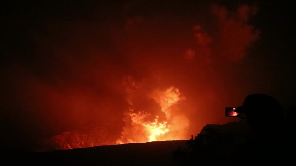 HAVO_20201220_New summit eruption Kilauea Overlook_JWei