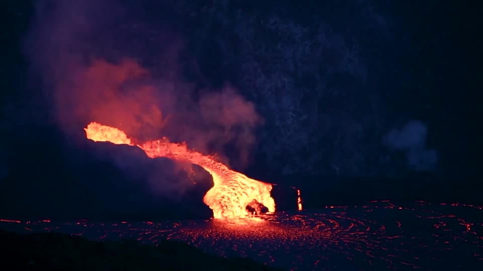 HAVO_20211101_Lava lake broll at sunrise closeup_j.Wei
