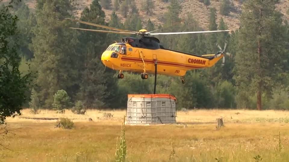 Helicopter Water Refill, Rail Fire, August 2016 Video