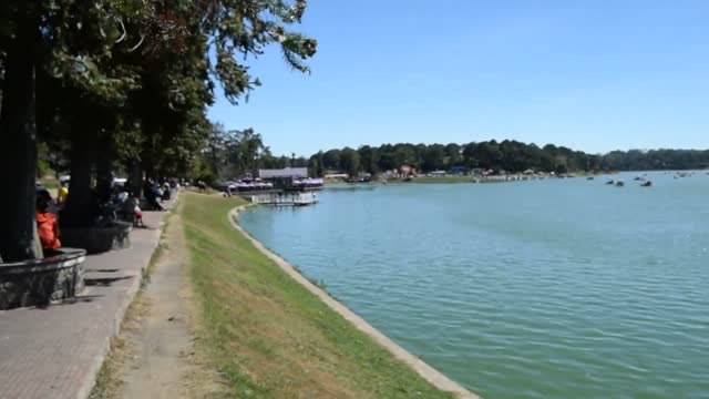 Vietnam. De Lat. Lake. Video.
